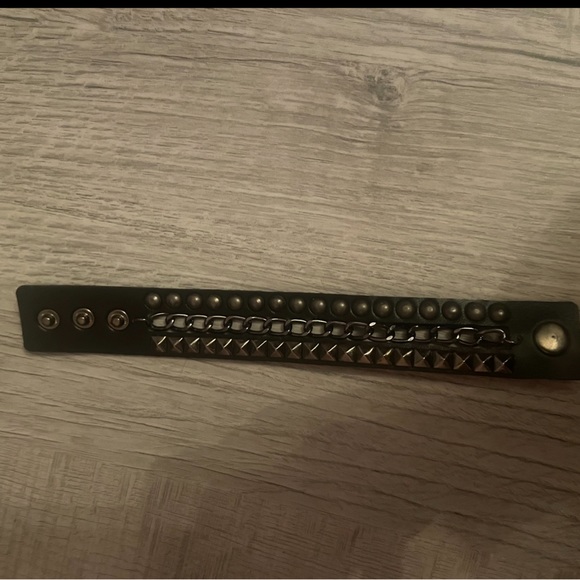 5 Pack Of Alternative Bracelets - Picture 3 of 7